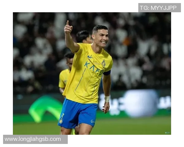 足球明星经典手势全解析与图片大全分享让你领略球场魅力